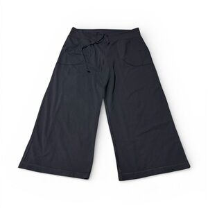 Lululemon Black Activewear Capris